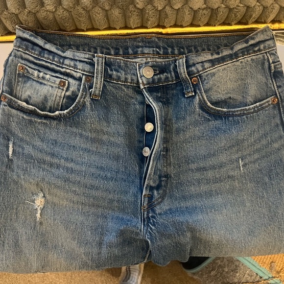 Levi's Premium 501 Distressed Skinny Jeans in Post Modern Blues
Women's Size 29 - Picture 5 of 6